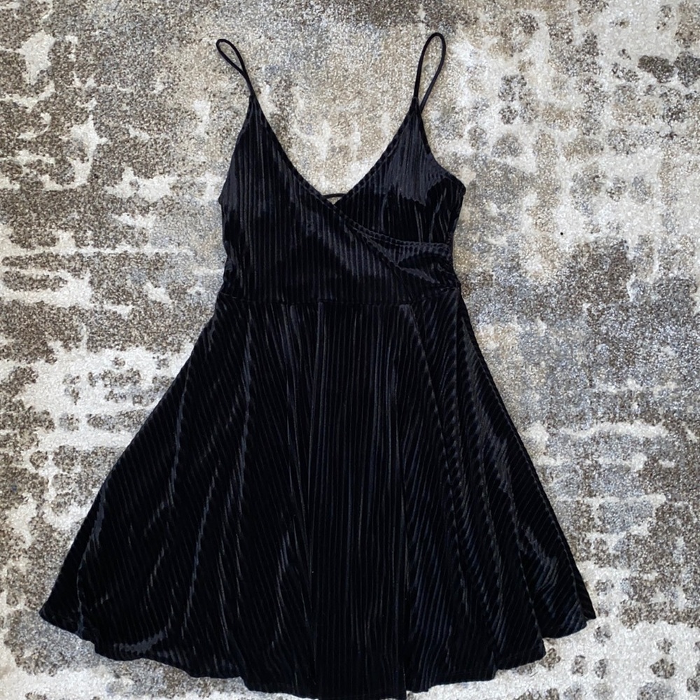 Forever 21 Velvet Black Dress
